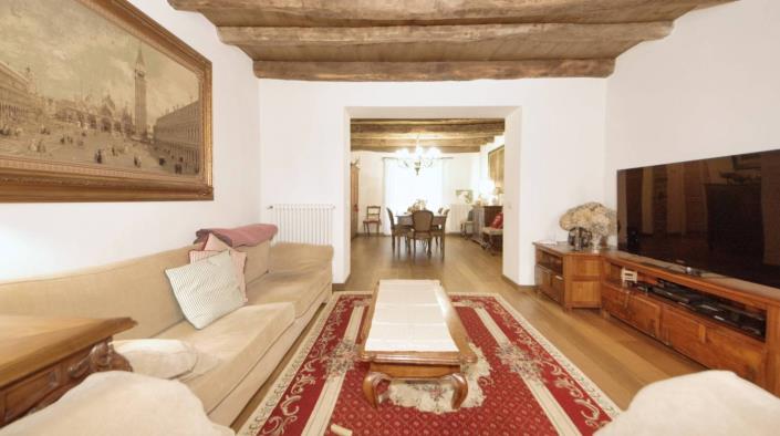 Image No.30-5 Bed Country House for sale