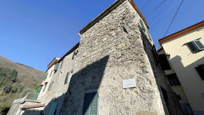 Image No.42-3 Bed Country Property for sale