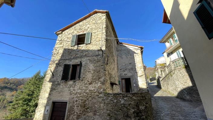 Image No.10-3 Bed Country Property for sale