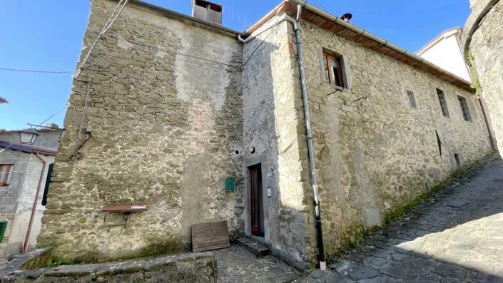 Image No.11-3 Bed Country Property for sale