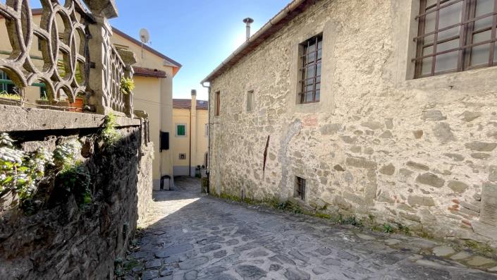 Image No.13-3 Bed Country Property for sale