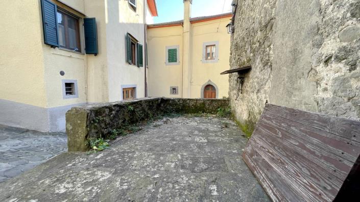 Image No.15-3 Bed Country Property for sale