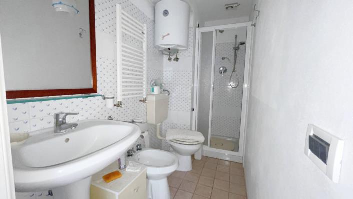 Image No.8-3 Bed Country Property for sale