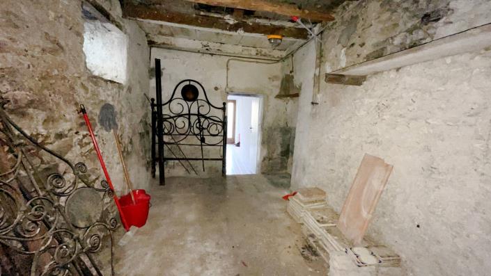 Image No.30-3 Bed Country Property for sale