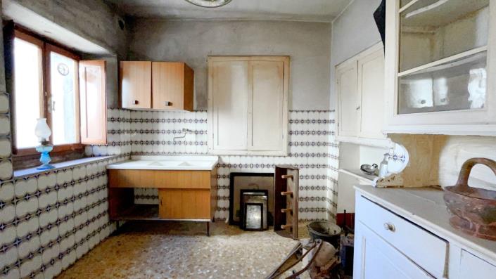 Image No.32-3 Bed Country Property for sale