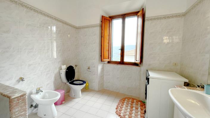 Image No.28-5 Bed Country Property for sale