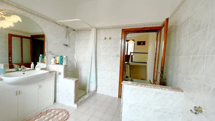 Image No.30-5 Bed Country Property for sale