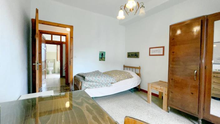 Image No.48-5 Bed Country Property for sale