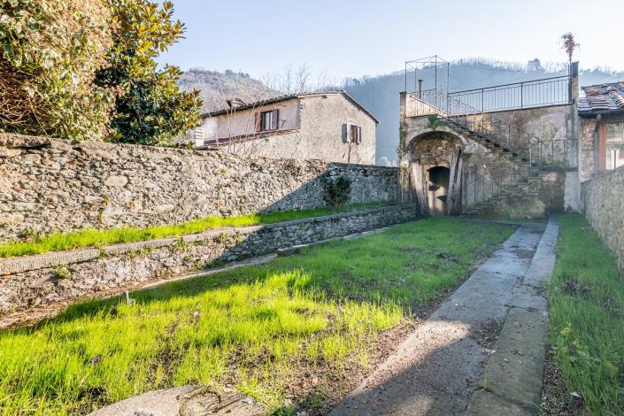 Image No.12-5 Bed Townhouse for sale