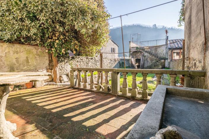 Image No.13-5 Bed Townhouse for sale