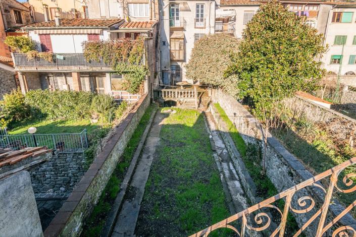 Image No.18-5 Bed Townhouse for sale