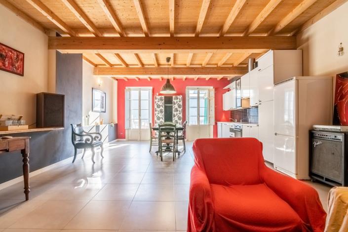 Image No.32-5 Bed Townhouse for sale