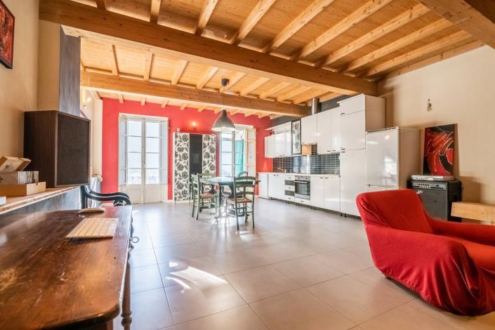 Image No.1-5 Bed Townhouse for sale