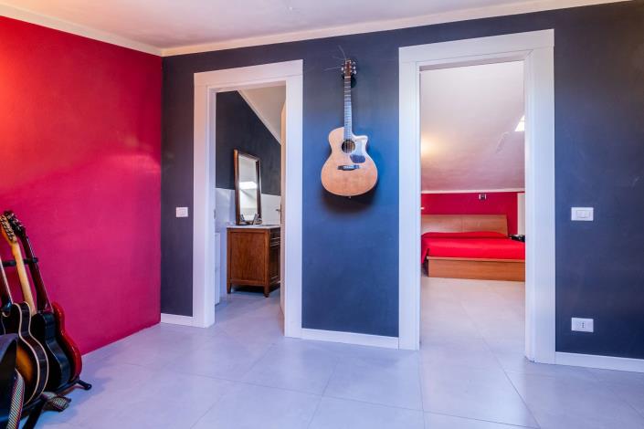 Image No.52-5 Bed Townhouse for sale