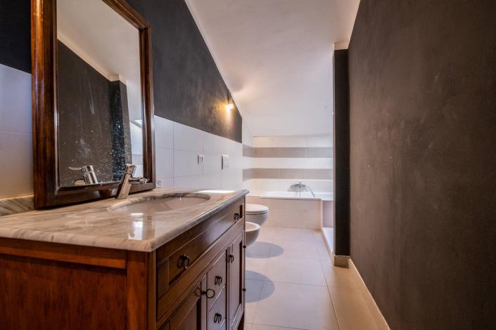 Image No.54-5 Bed Townhouse for sale