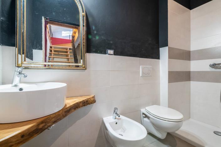 Image No.56-5 Bed Townhouse for sale