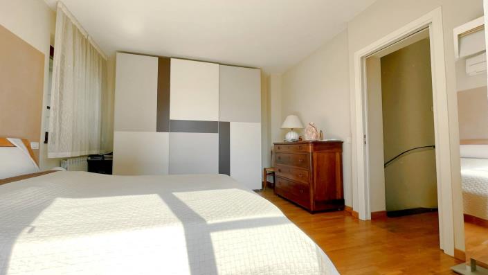 Image No.35-2 Bed Semi-Detached for sale