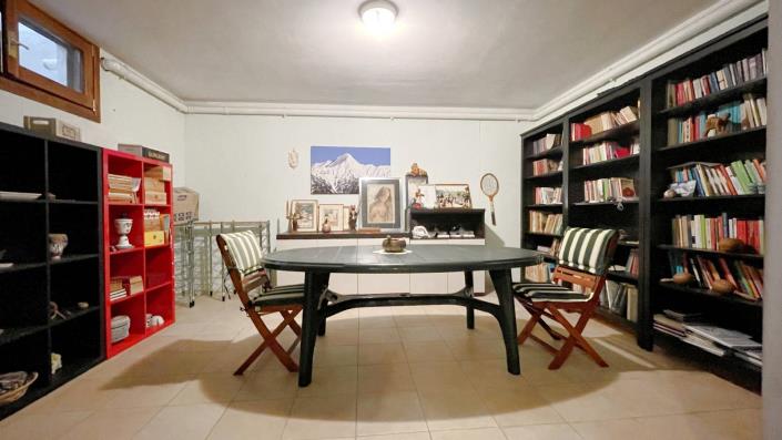 Image No.40-2 Bed Semi-Detached for sale