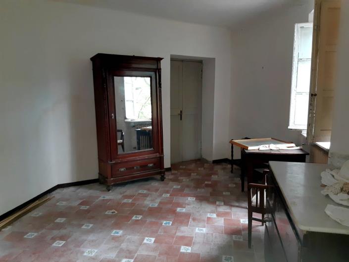 Image No.12-7 Bed Townhouse for sale