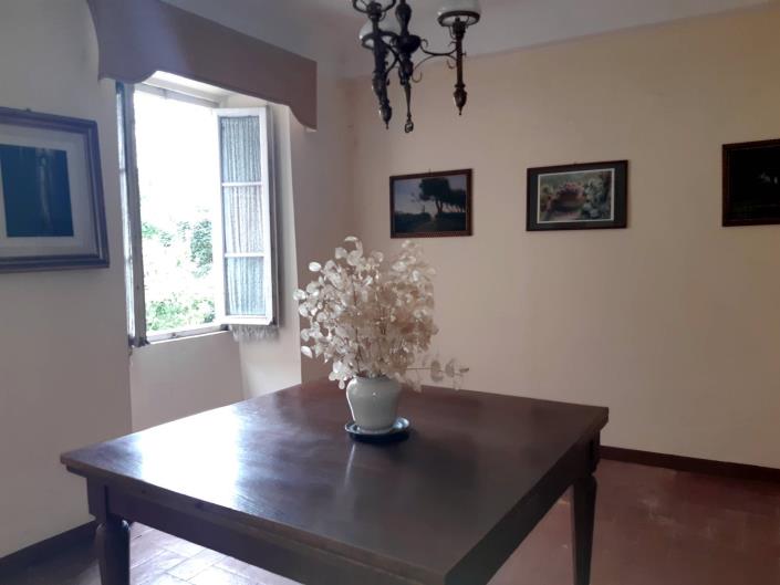 Image No.7-7 Bed Townhouse for sale