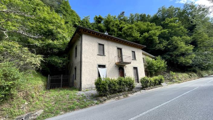 Image No.2-4 Bed Country Property for sale