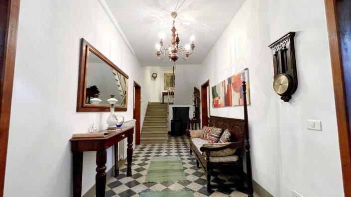 Image No.3-4 Bed Country Property for sale