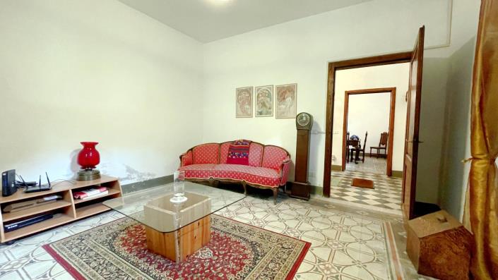 Image No.1-4 Bed Country Property for sale