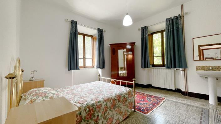 Image No.27-4 Bed Country Property for sale