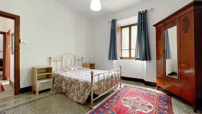 Image No.28-4 Bed Country Property for sale