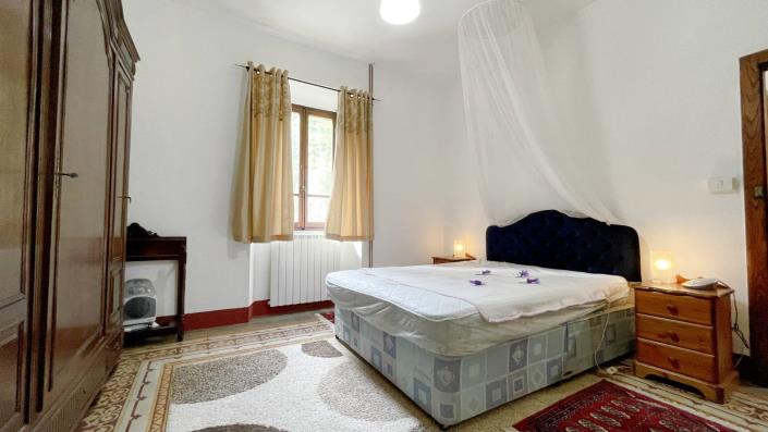 Image No.32-4 Bed Country Property for sale