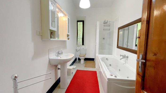 Image No.34-4 Bed Country Property for sale