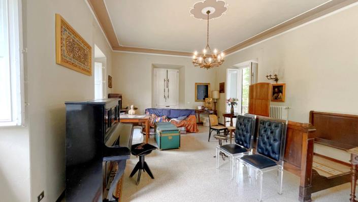 Image No.18-6 Bed Villa for sale