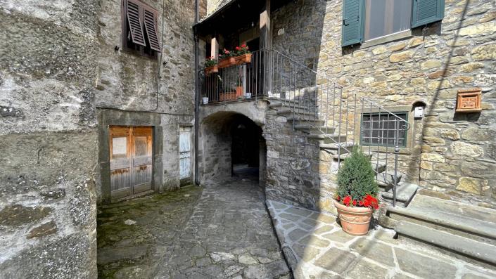 Image No.2-2 Bed Townhouse for sale