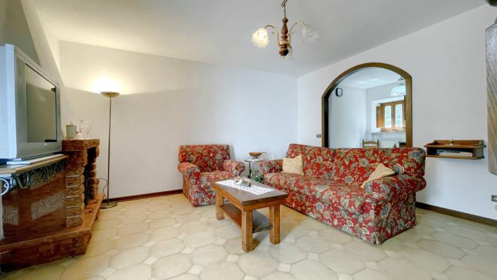 Image No.12-2 Bed Townhouse for sale