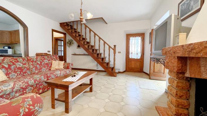 Image No.13-2 Bed Townhouse for sale