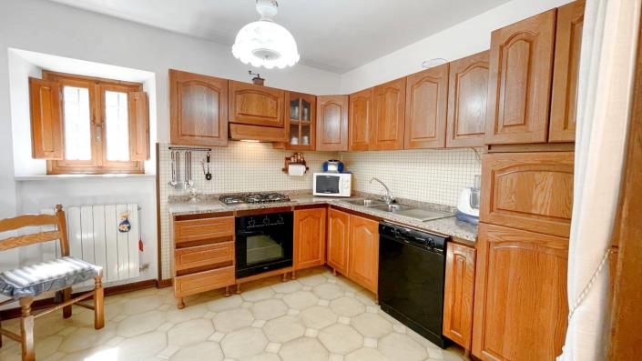 Image No.9-2 Bed Townhouse for sale