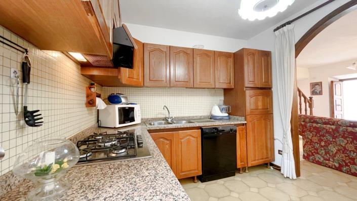 Image No.20-2 Bed Townhouse for sale