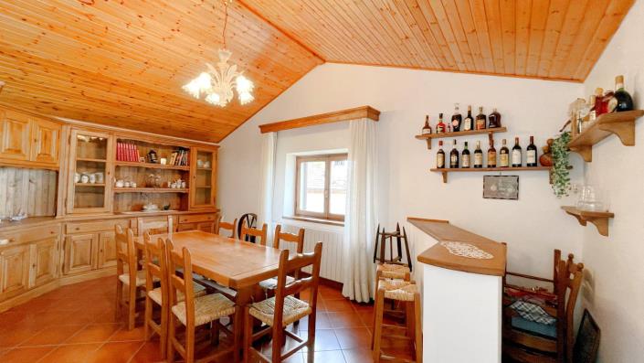 Image No.25-2 Bed Townhouse for sale