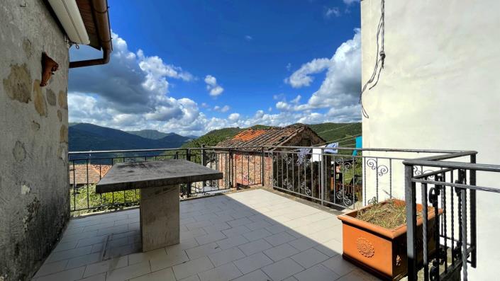 Image No.30-2 Bed Townhouse for sale