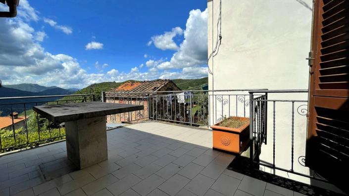 Image No.36-2 Bed Townhouse for sale