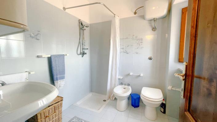 Image No.37-2 Bed Townhouse for sale