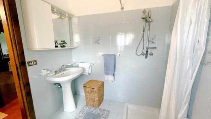 Image No.38-2 Bed Townhouse for sale