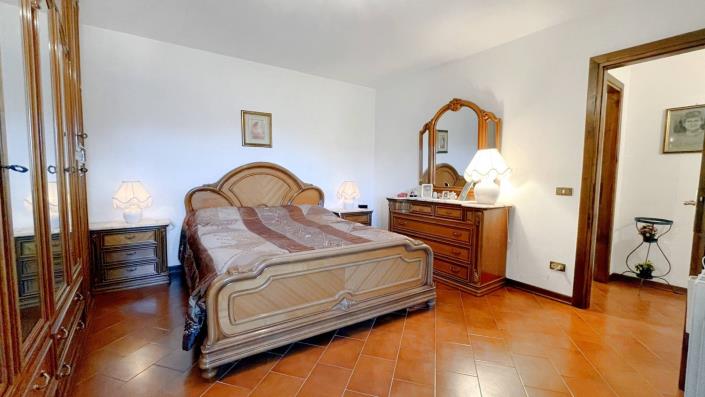 Image No.40-2 Bed Townhouse for sale