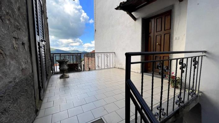 Image No.8-2 Bed Townhouse for sale