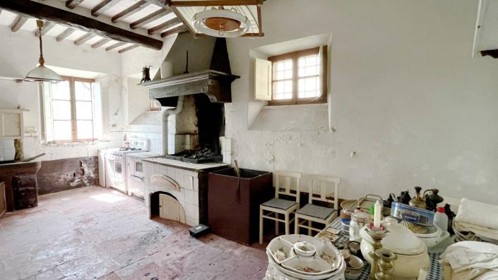 Image No.18-12 Bed Villa for sale