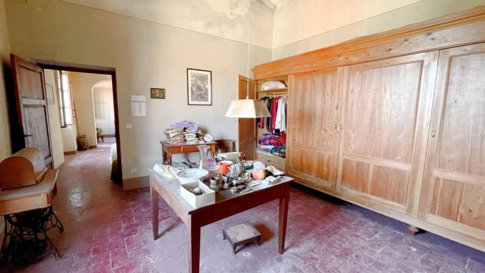 Image No.41-12 Bed Villa for sale