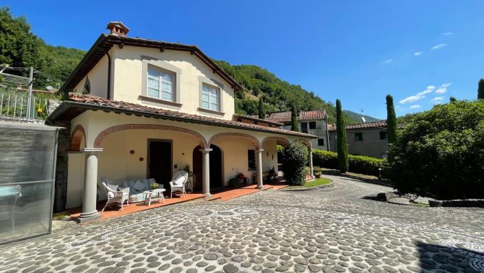 Image No.3-5 Bed Villa for sale