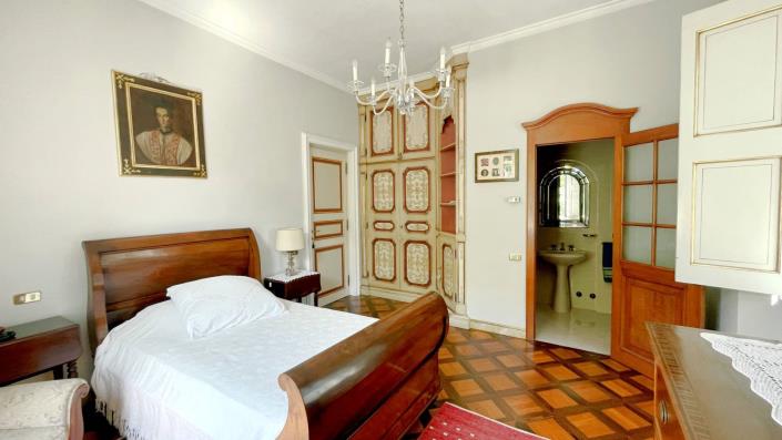 Image No.34-5 Bed Villa for sale