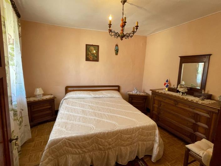 Image No.32-2 Bed Townhouse for sale