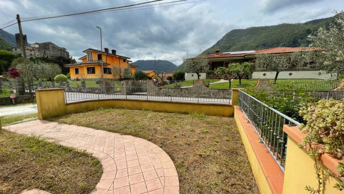 Image No.44-3 Bed Semi-Detached for sale